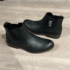 NWT Never worn - Andrew Marc Chelsea Boot Black Size 13